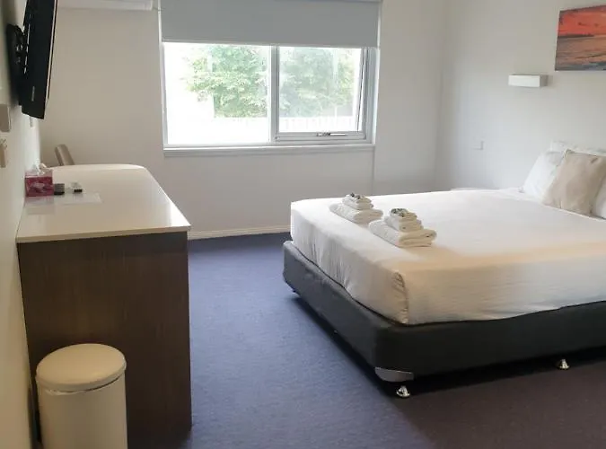 Carlton Suites
